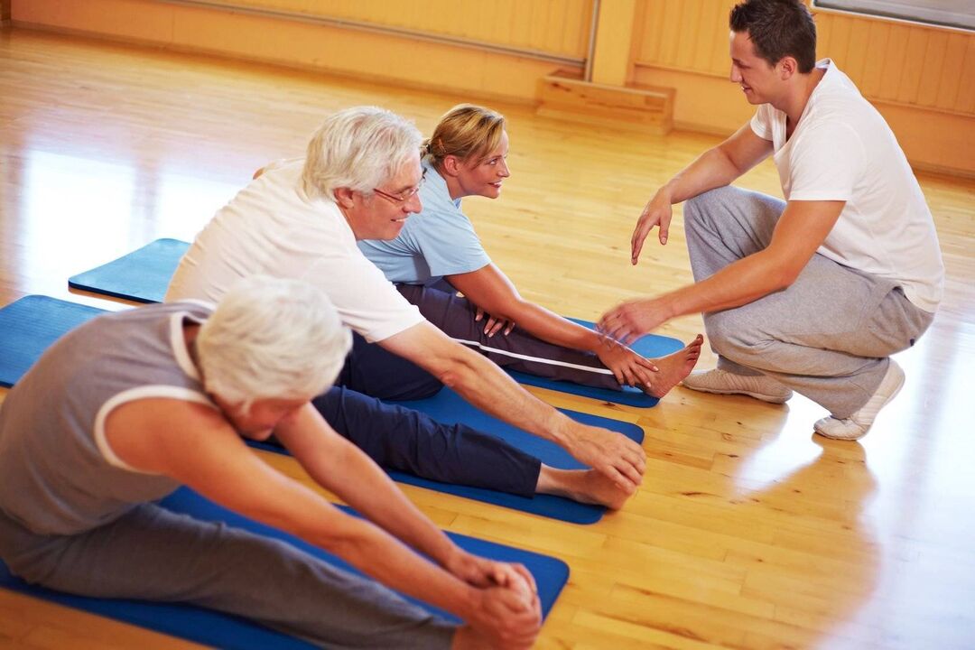 Ejercicios terapéuticos para la osteocondrosis espinal.